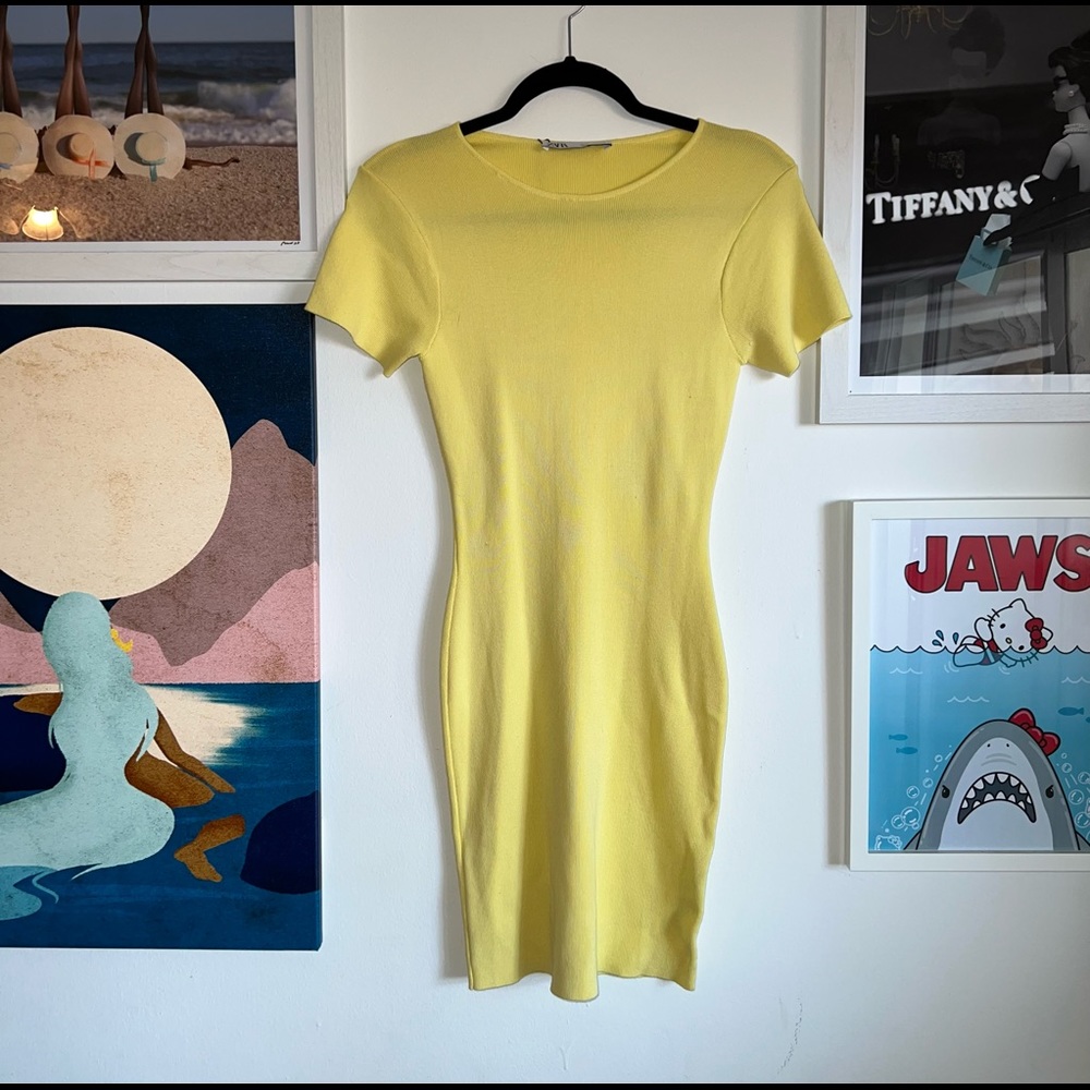 Zara Yellow Bodycon stretch dress in size Small. NWT